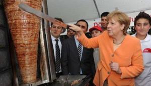 Almaniyanın kansleri Anqela Merkel dönərçilik edib!?