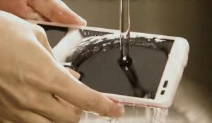Bu smartfonu siz sabunla yuya da biləcəksiniz...