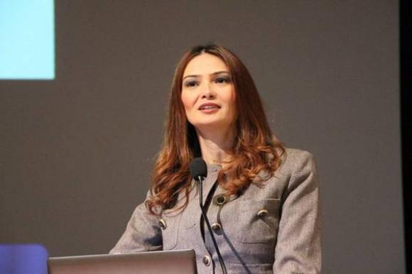 Qənirə Paşayevadan müəllimlərə möhtəşəm dəstək Qənirə Paşayevadan müəllimlərə möhtəşəm dəstək